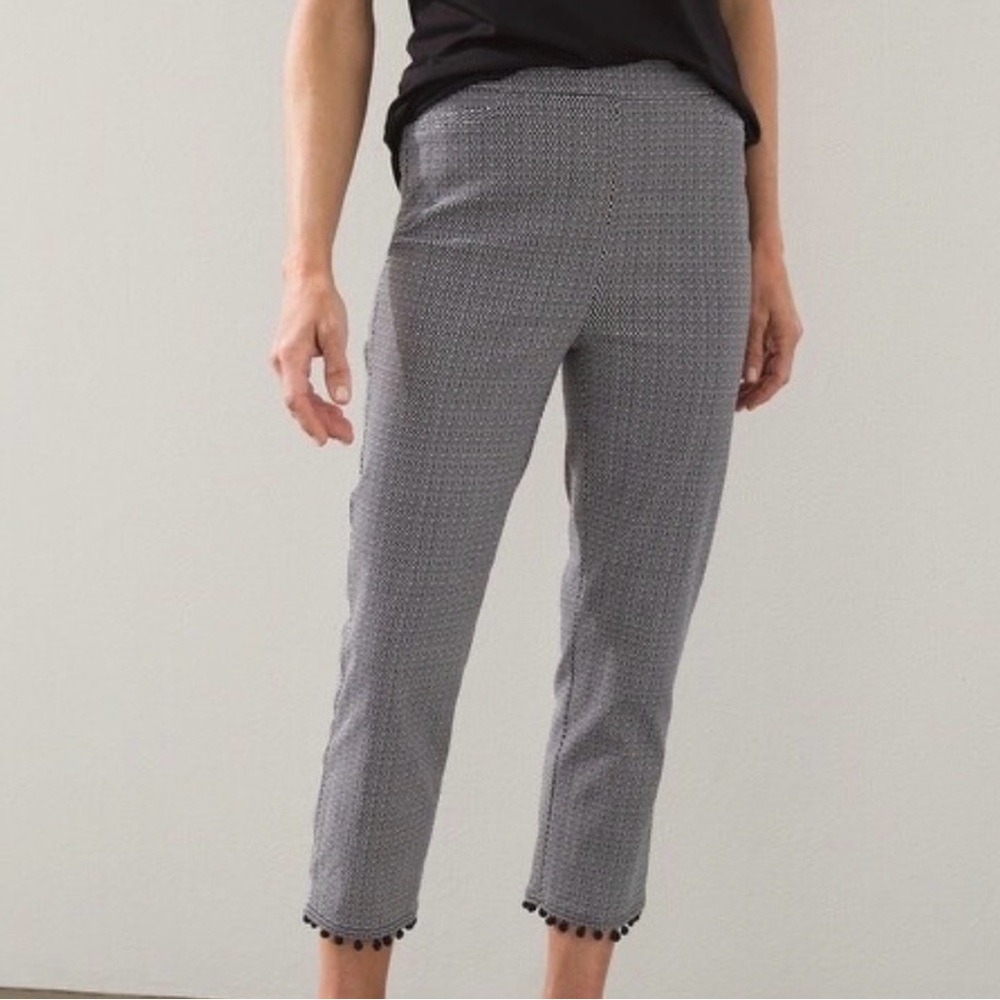 Chico’s So Slimming Brigitte Pom Pom Ankle Tapered Trouser Pant Women 4 Black